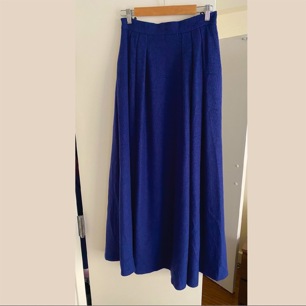 100% Wool maxi skirt, dark blue/navy color, size M (US6)
